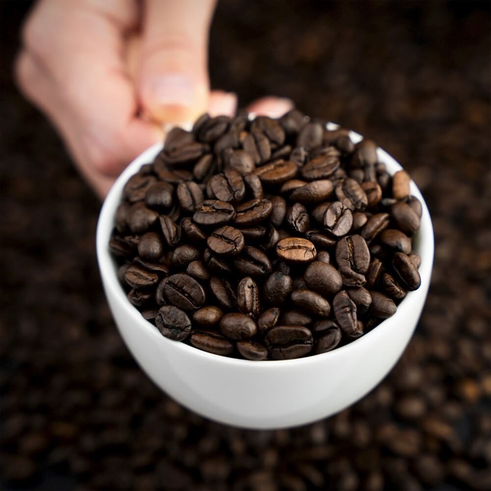 Een kop vol koffiebonen Een kop vol koffiebonen