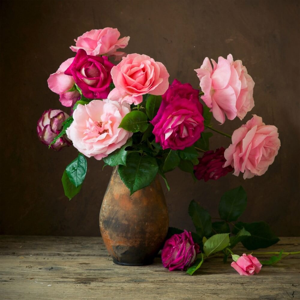 Oudhollands boeket rozen in vaas