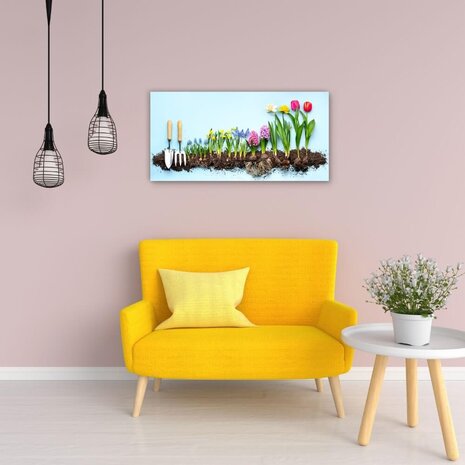 Schilderij Panorama lentebloeiers op een bedje van zand | 60 x 30 cm glasschilderij Schilderij Panorama lentebloeiers op een bedje van zand | 60 x 30 cm glasschilderij