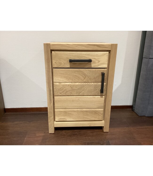 Groove nachtkast 1-lade/1-deur Showmodel 2 stuks