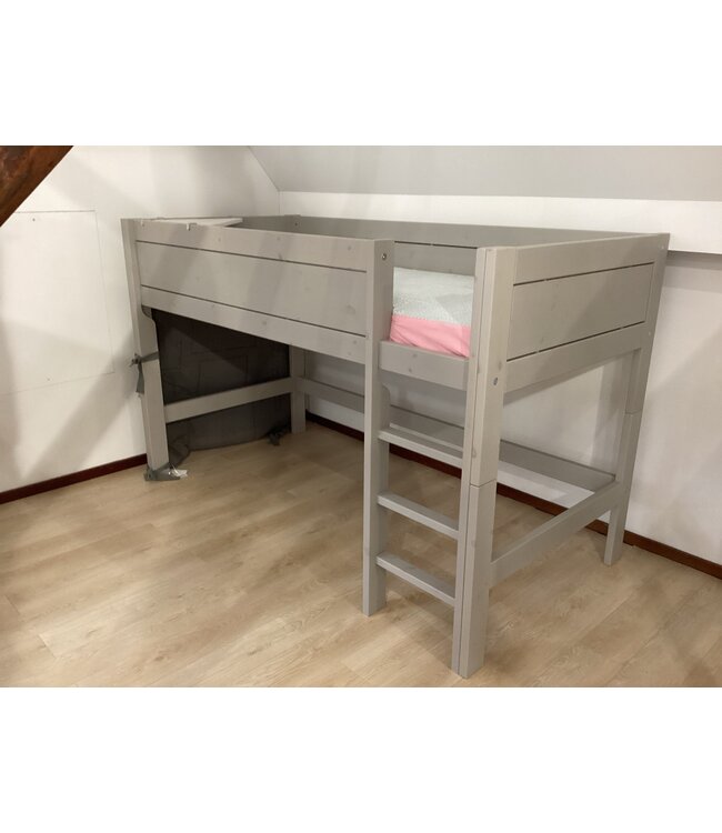 Lifetime Halfhoogslaper greywash. Dit betreft en bed wat in onze winkel heeft gestaan.