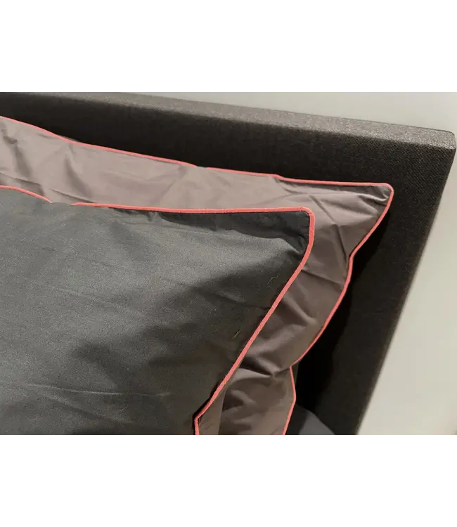 Auping Frame Trend Brown/Black/Red Kussensloop 60x70