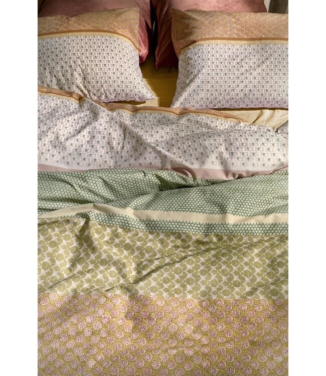 At Home by Bedding House Rows Multi dekbedovertrek