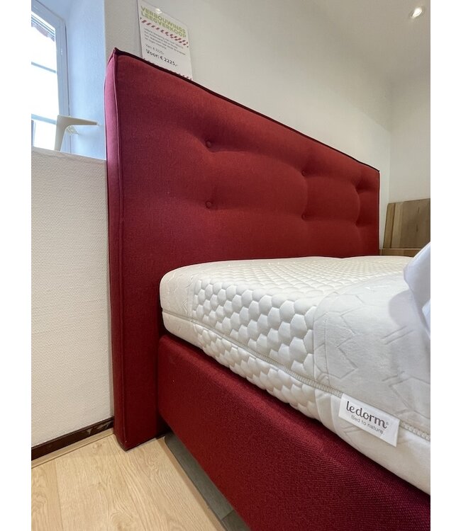 LeDorm Regale 180x210 cm Boxspring rood Incl. hoofdbord.