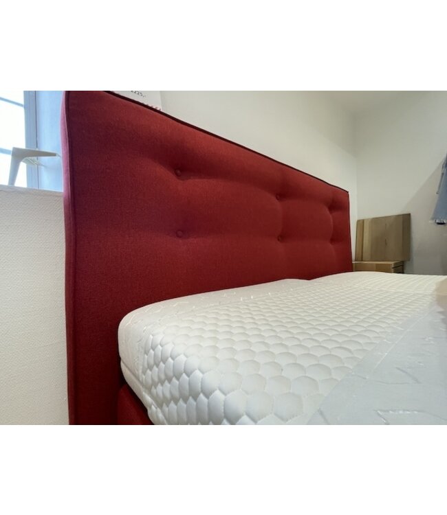 LeDorm Regale 180x210 cm Boxspring rood Incl. hoofdbord.