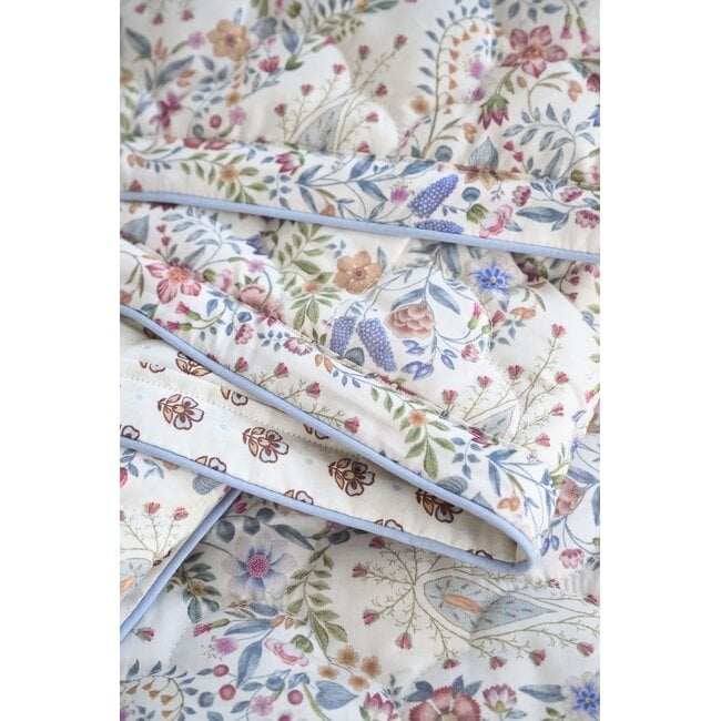 Pip Studio Kairi Bloom Quilt Licht blauw