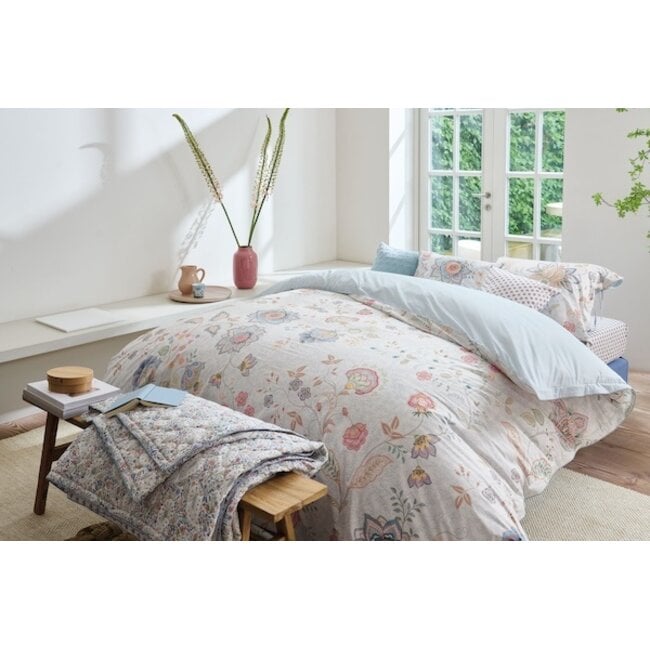 Pip Studio Kairi Bloom Quilt Licht blauw