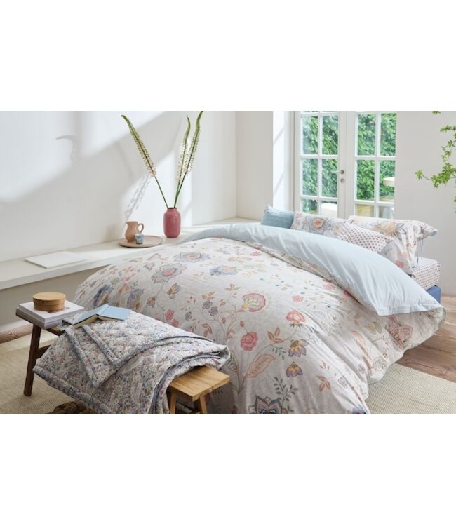 Pip Studio Kairi Bloom Quilt Licht blauw
