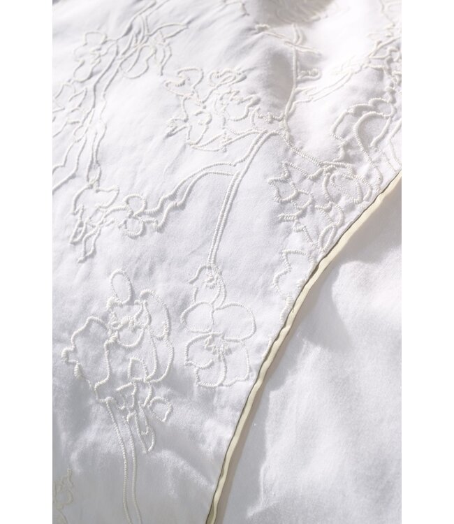 Beddinghouse x Van Gogh Museum Broderie Fleurie Wit dekbedobertrek