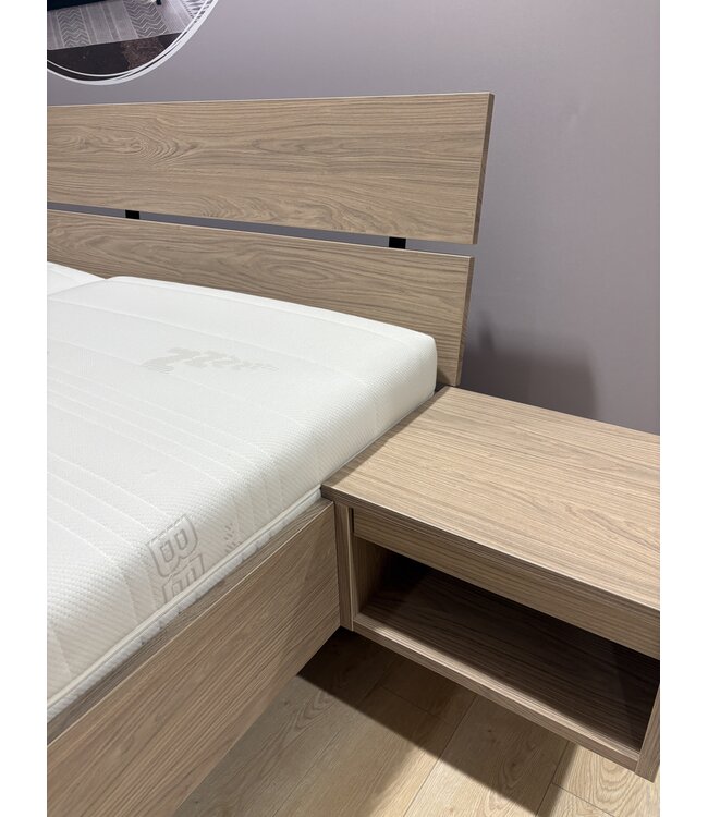 Ledikant Watford 180x210 Incl. nachtkasten Showmodel