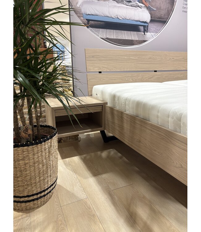 Ledikant Watford 180x210 Incl. nachtkasten Showmodel