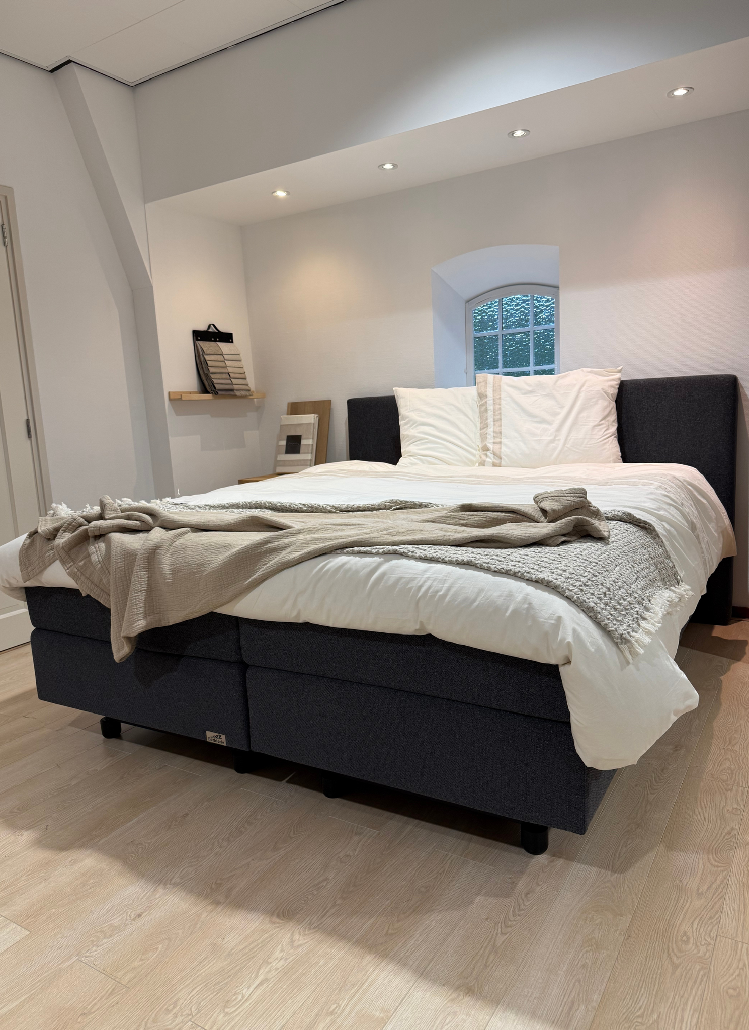 Hoog laag bed in slaapkamer