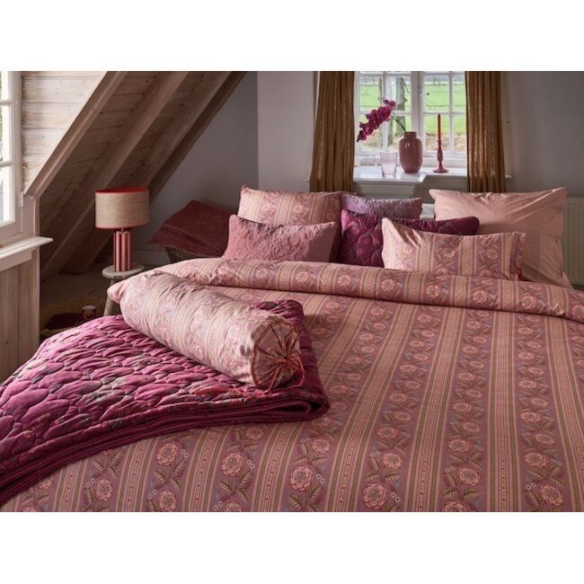 Pip Studio Mumbai Morning Velvet Quilt Donker roze