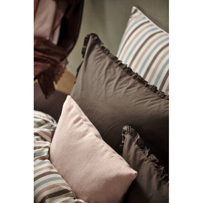 Vandyck Pure 83 Percale Ruffle dark truffle dekbedovertrek