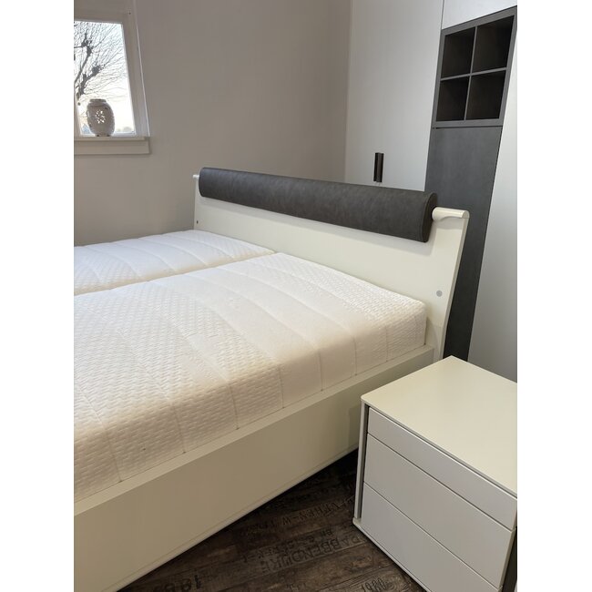 Hulsta ledikant 180x210 SHOWMODEL