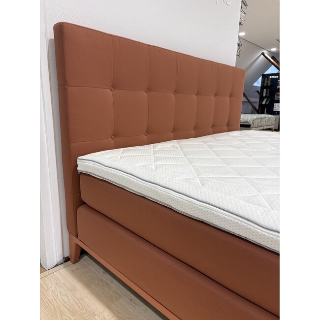 Auping boxspring Criade rood 180x210 Showmodel