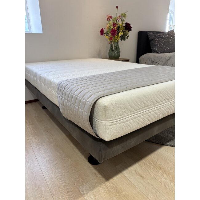 Ben Hoek bed incl matras 120x200 SHOWMODEL