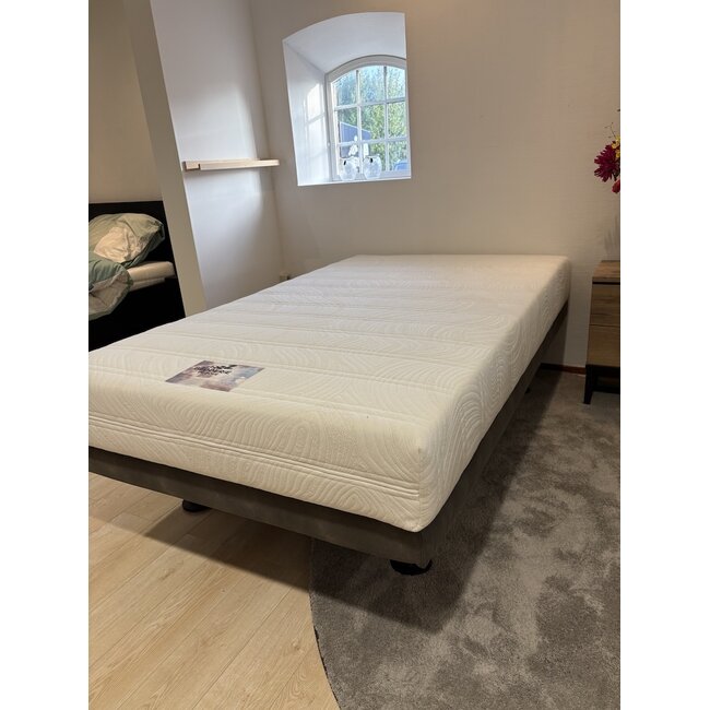 Ben Hoek bed incl matras 120x200 SHOWMODEL