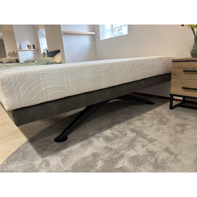 Ben Hoek bed incl matras 120x200 SHOWMODEL