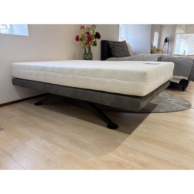 Ben Hoek bed incl matras 120x200 SHOWMODEL