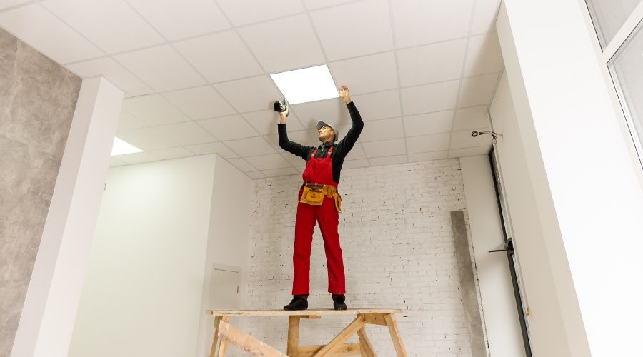 Réparer un panneau LED : guide pratique pour diagnostiquer et résoudre les pannes courantes
