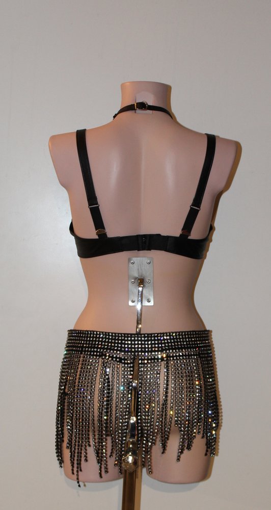 Bizonder Rok met losse strassbanden R196