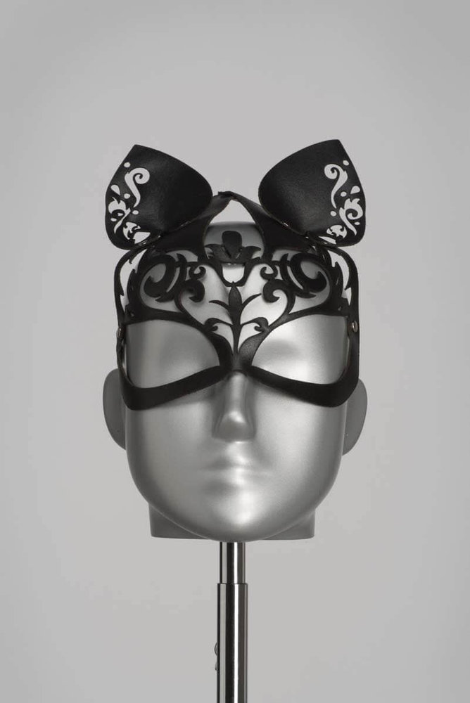 VoyeurX Lilly mask Kat