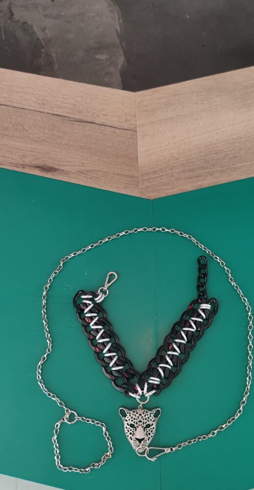 JCHAINES by Jana Campos Ketting met Tijger