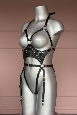 VoyeurX Body Lucy Rose hardware