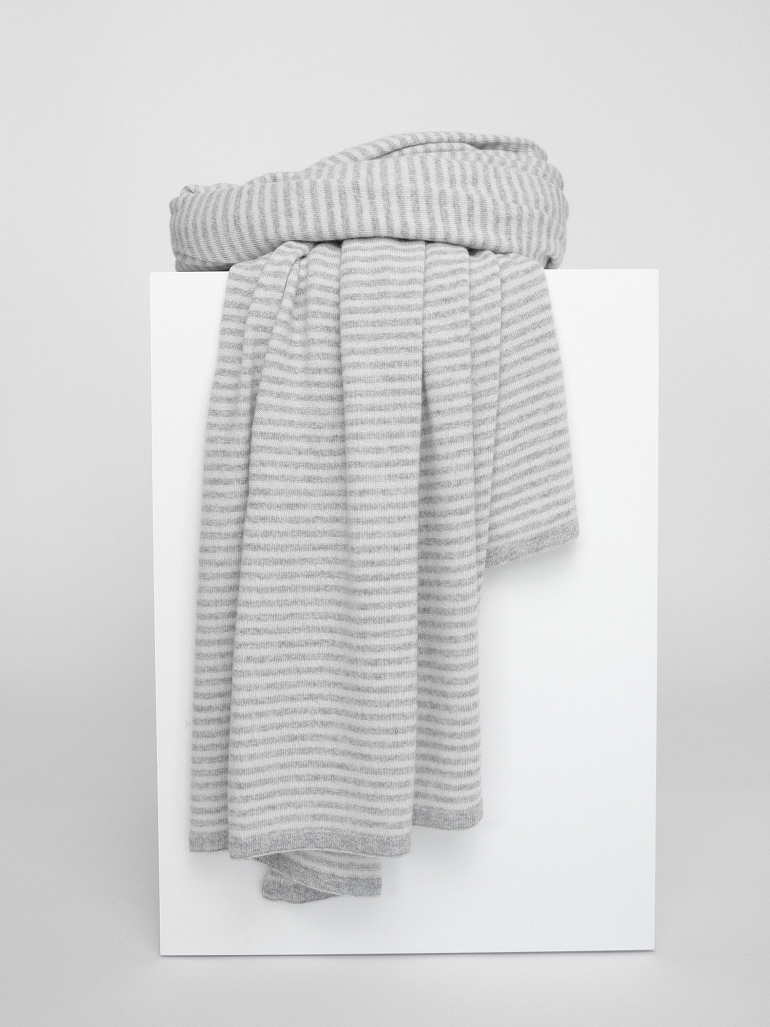 Travel Wrap Cosy Chic Stripes Pearl Grey / Cool White