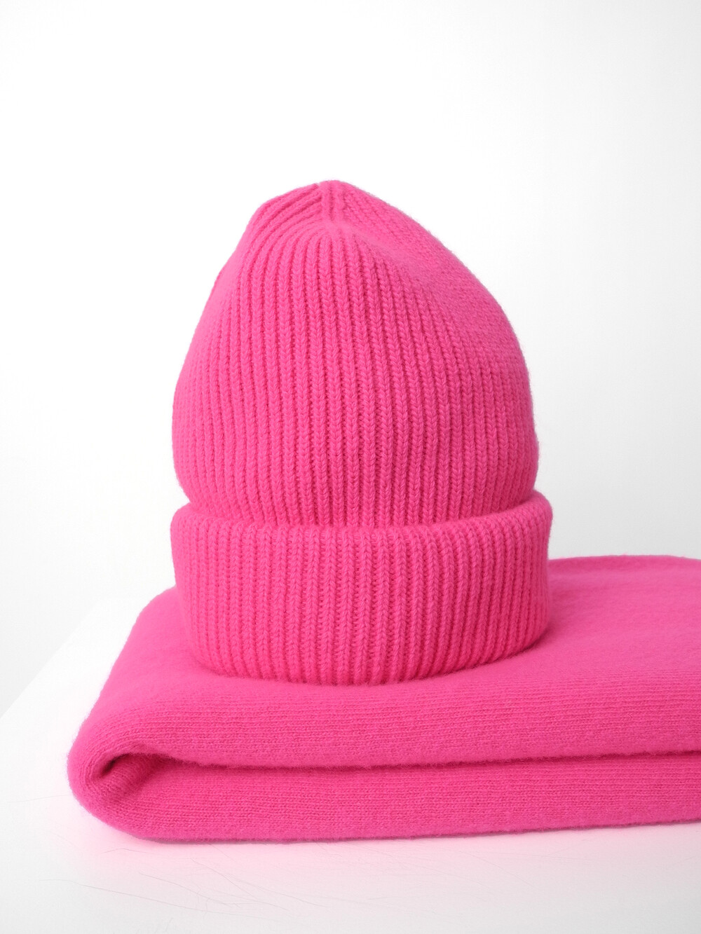 C.O.S.Y by SjaalMania Cosy Beanie Neon Pink