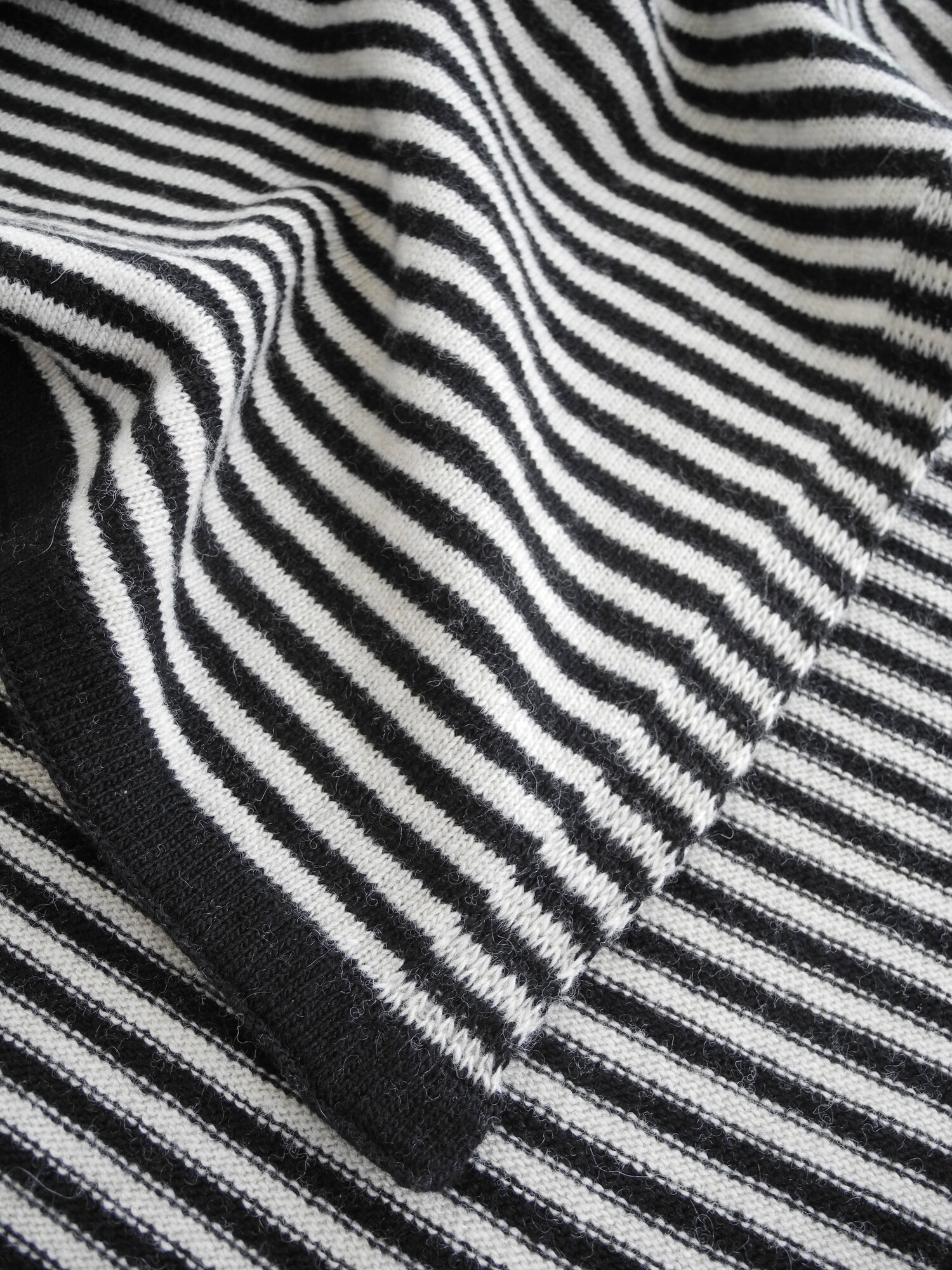 C.O.S.Y by SjaalMania Sjaal Cosy Chic Stripes Solid Black - Light Sand