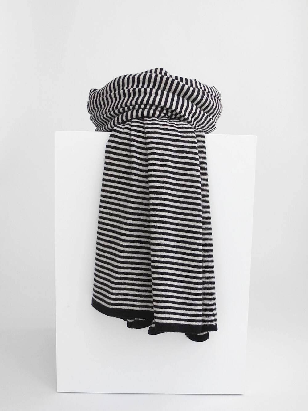 C.O.S.Y by SjaalMania Sjaal Cosy Chic Stripes Solid Black - Light Sand