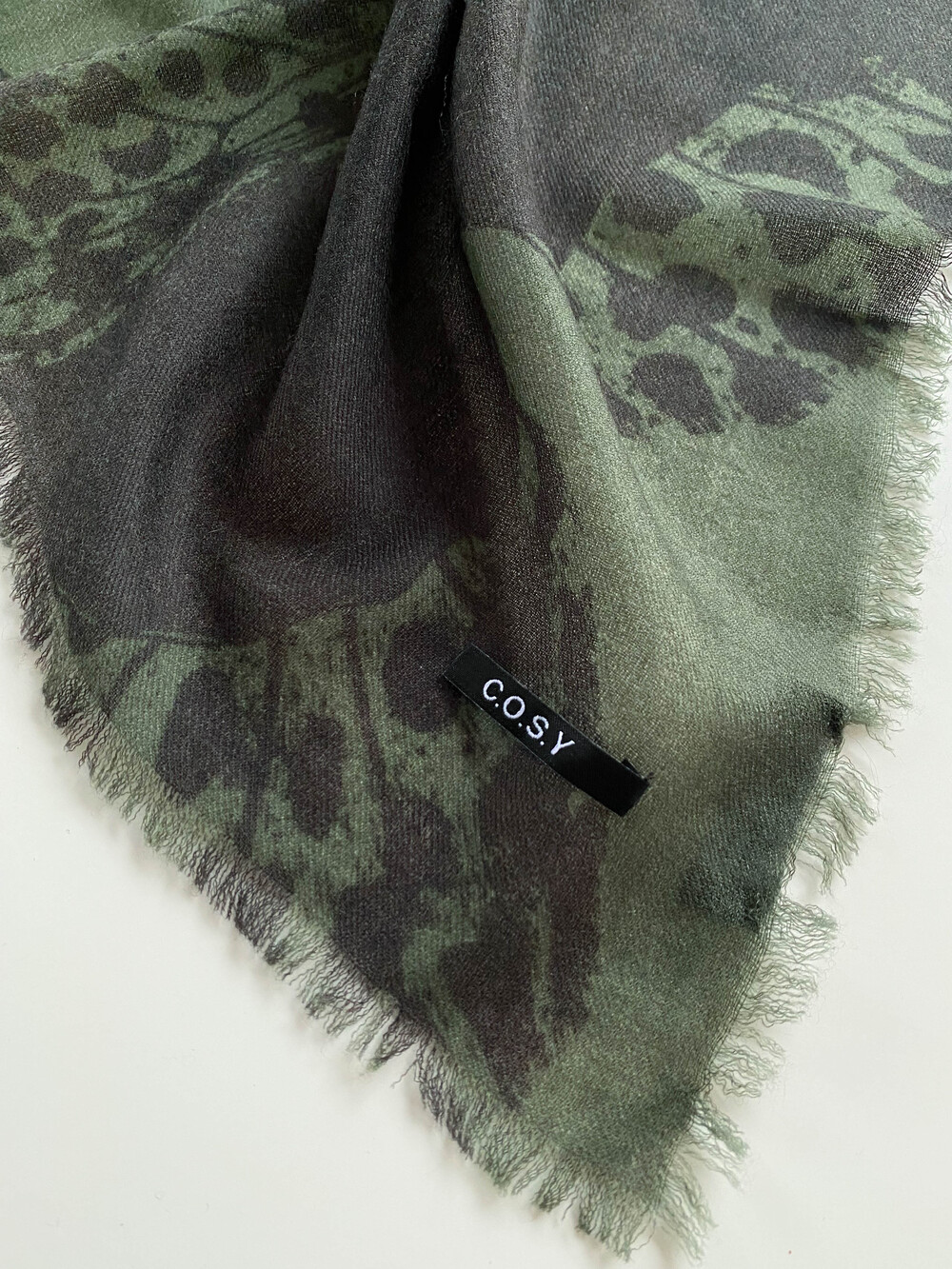 C.O.S.Y by SjaalMania Scarf 100% Cashmere Butterfly Sage - Solid Black