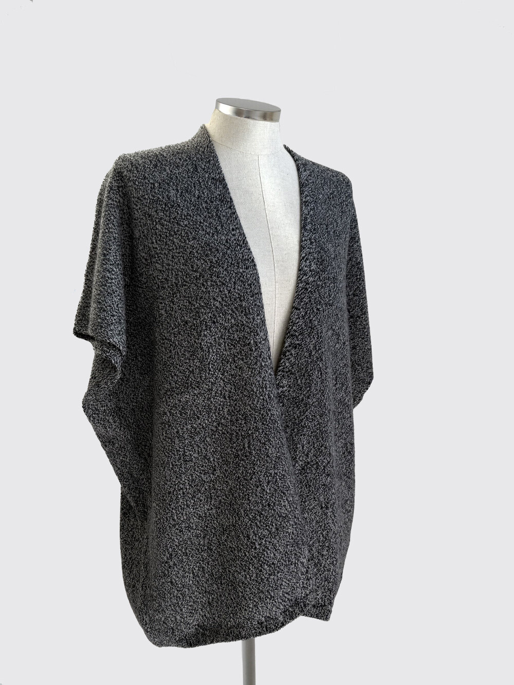 C.O.S.Y by SjaalMania Cosy Strickjacke Hellsand/Schwarz Meliert