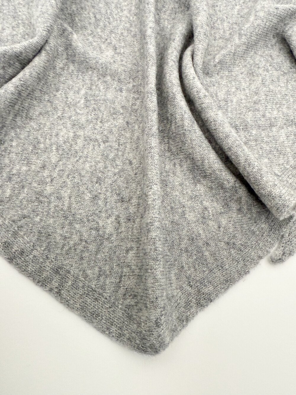 C.O.S.Y Scarf Cosy Triangle Medium Gray