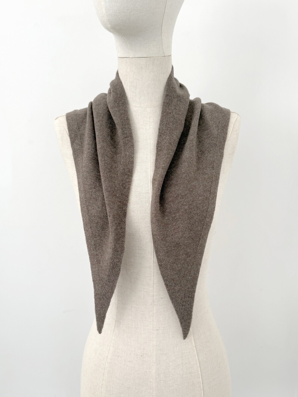 C.O.S.Y by SjaalMania Schal Cosy Triangle Dunkelbraun