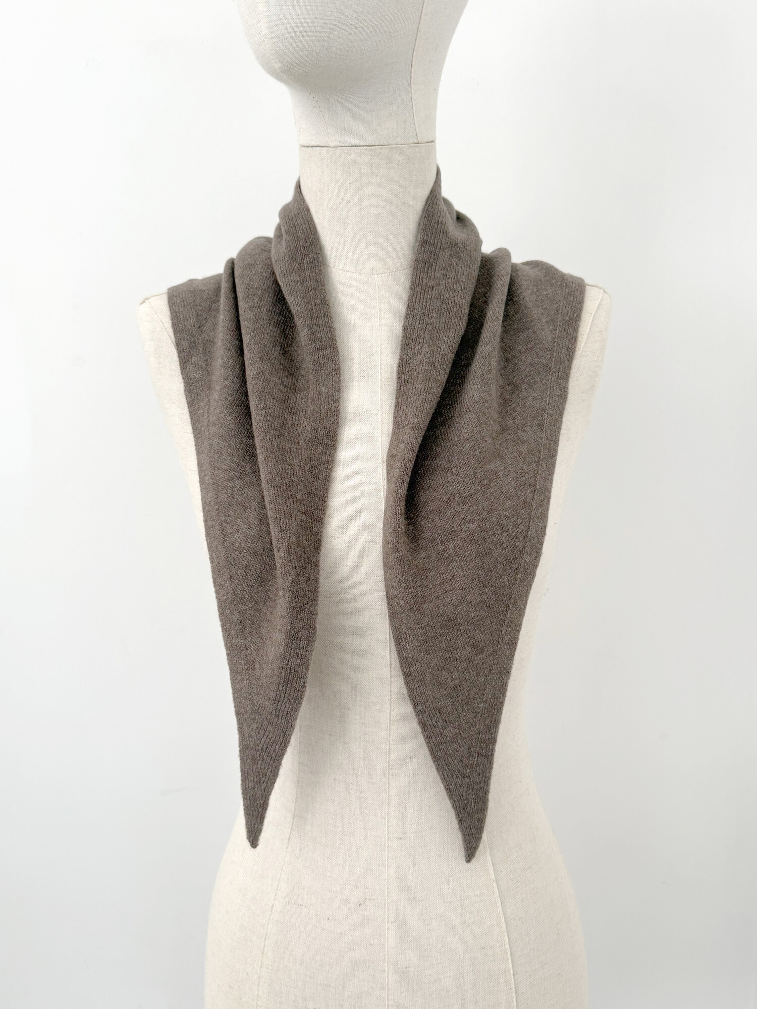 Schal Cosy Triangle Small Dunkelbraun