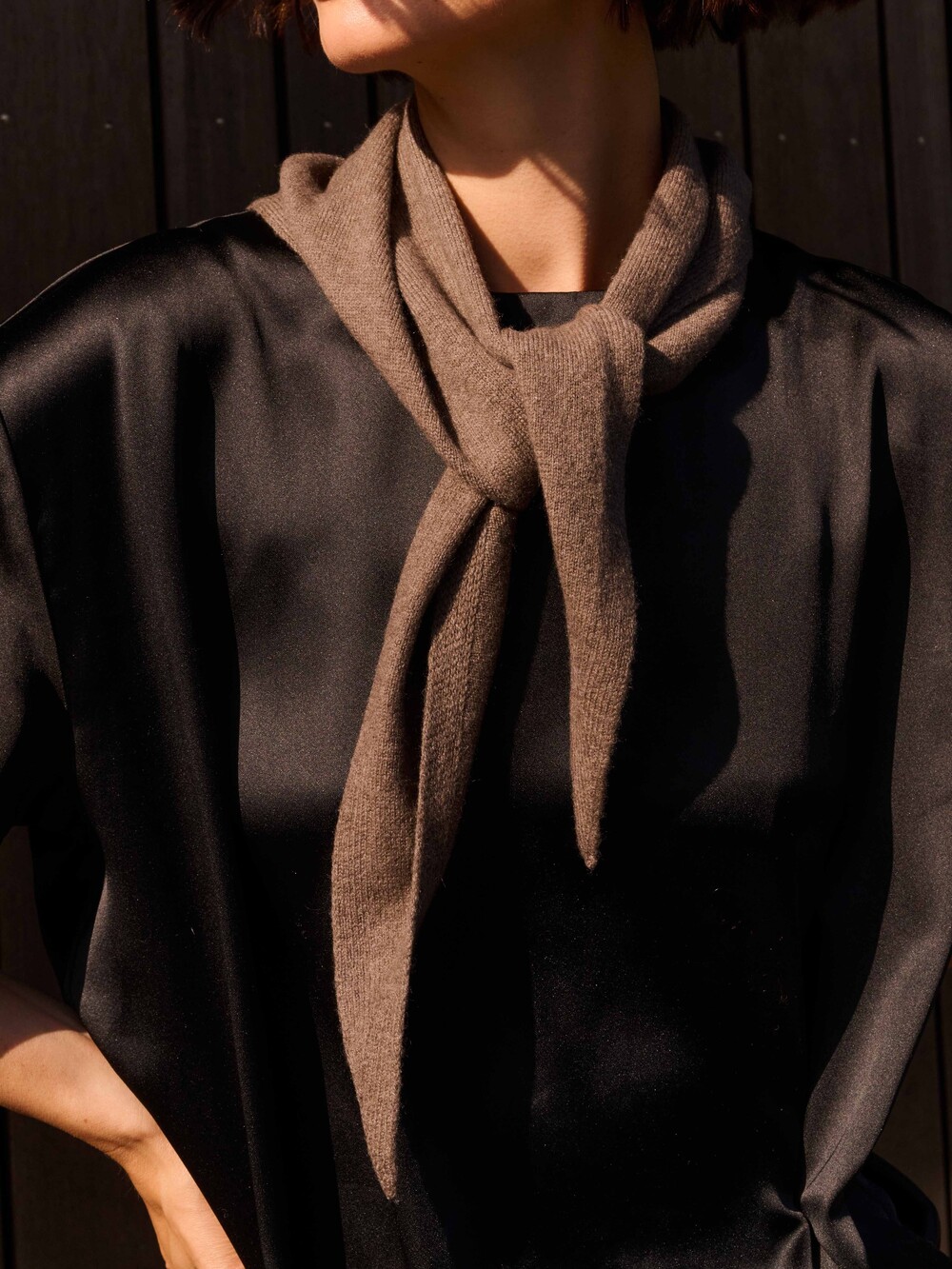 C.O.S.Y by SjaalMania Sjaal Cosy Triangle Dark Brown