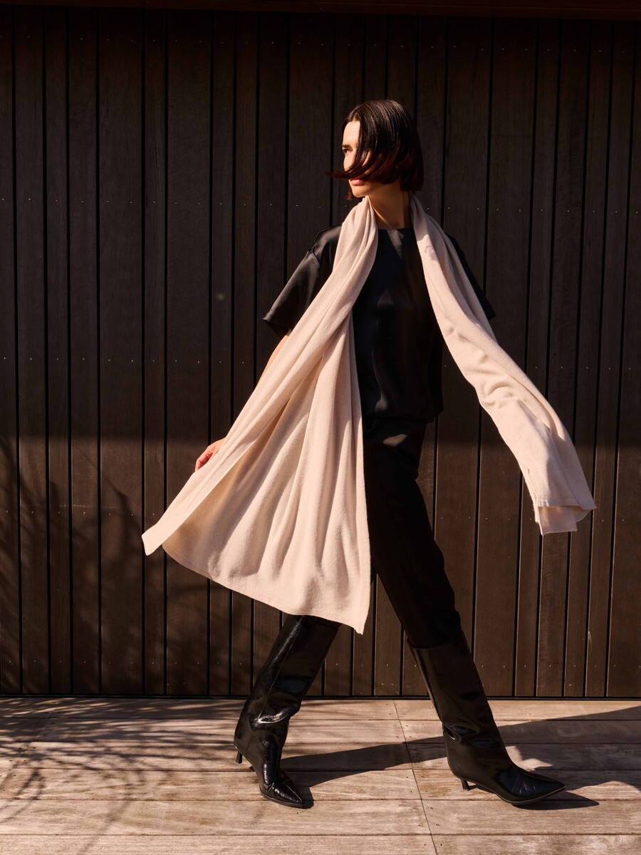 C.O.S.Y by SjaalMania Travel Wrap Cosy Chic Light Sand