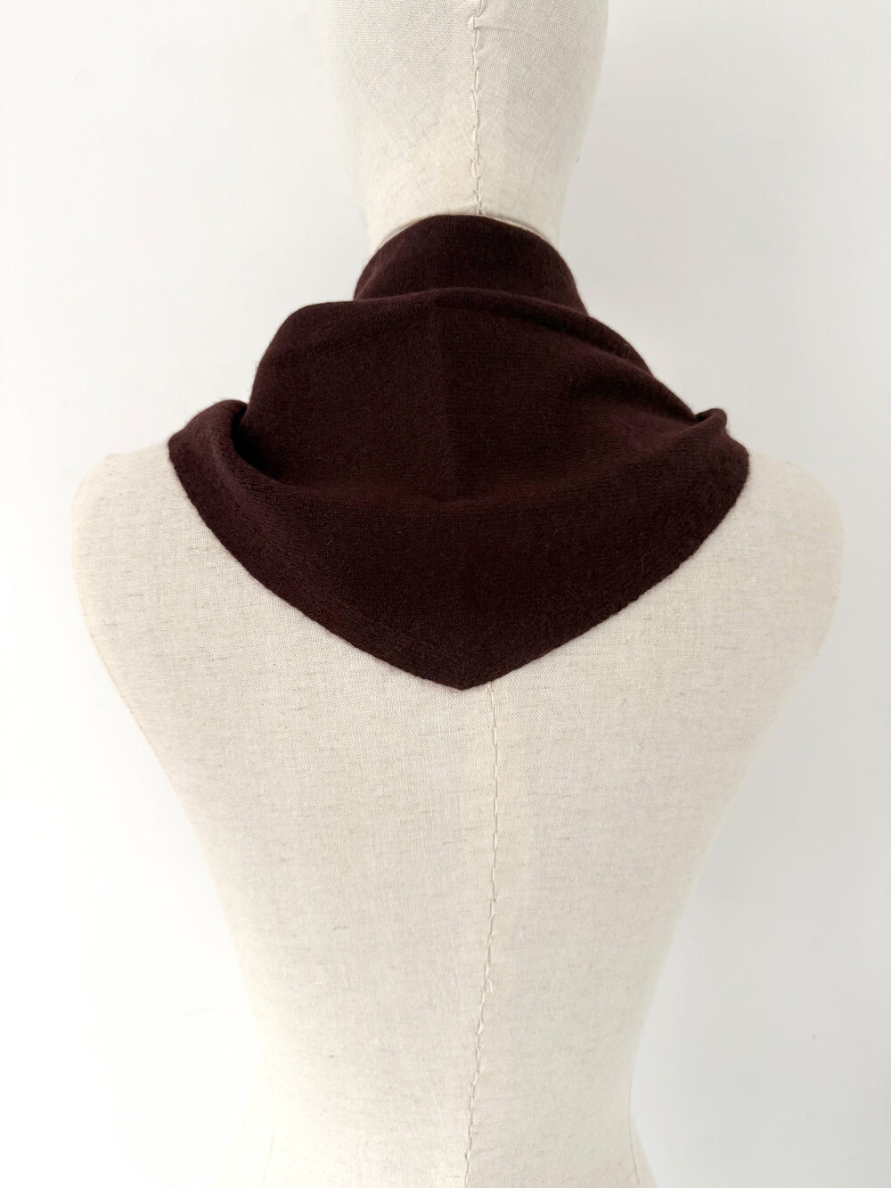 C.O.S.Y by SjaalMania Sjaal Cosy Triangle Hickory