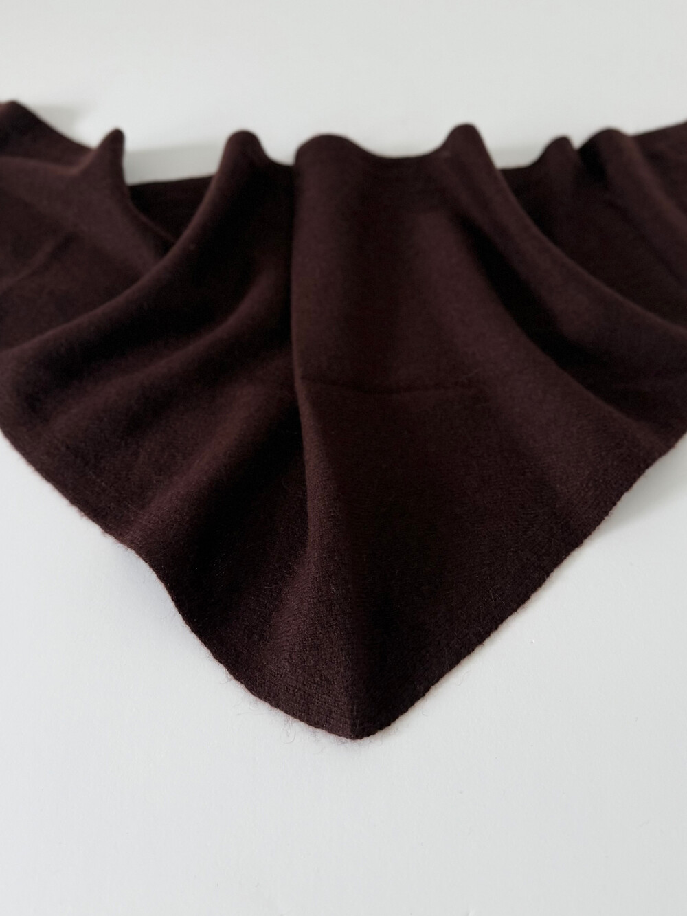 C.O.S.Y by SjaalMania Sjaal Cosy Triangle Hickory