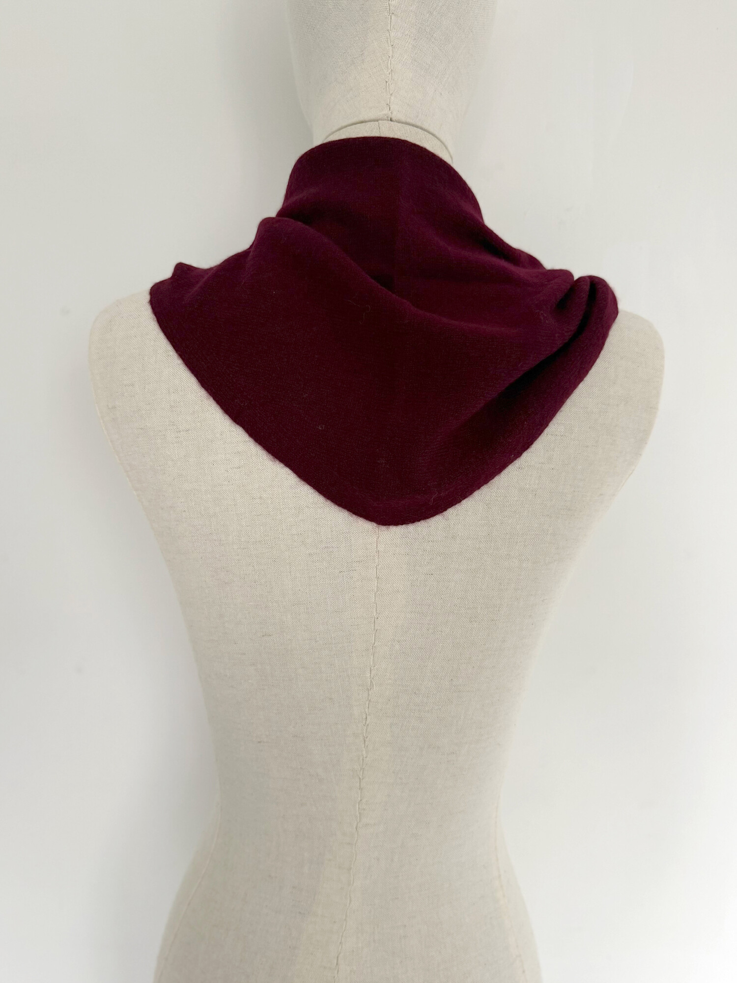 Sjaal Cosy Triangle Small Rouge Noir