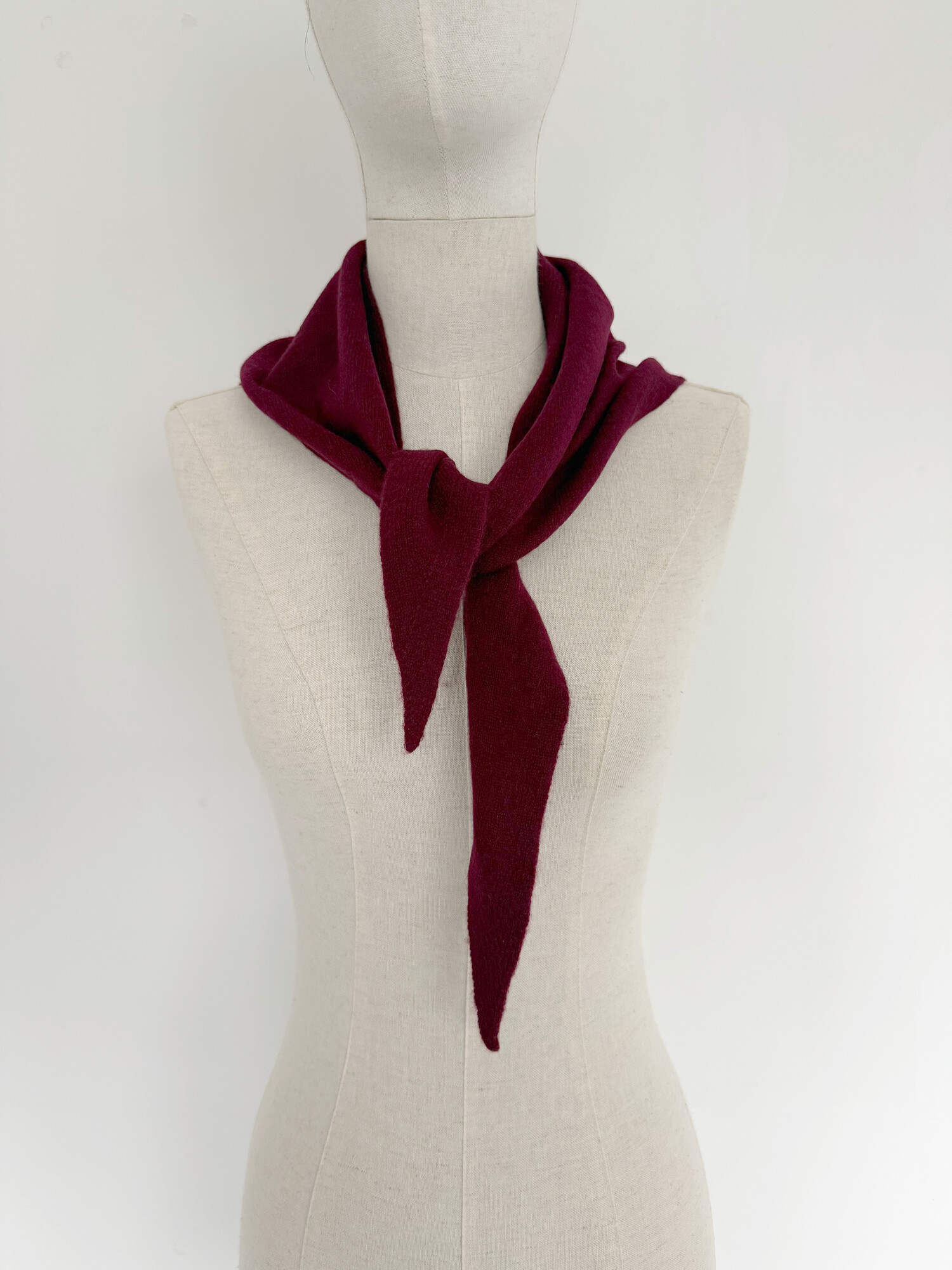Sjaal Cosy Triangle Small Rouge Noir
