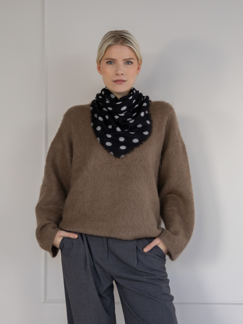 C.O.S.Y by SjaalMania Sjaal 100% Cashmere Dots Black