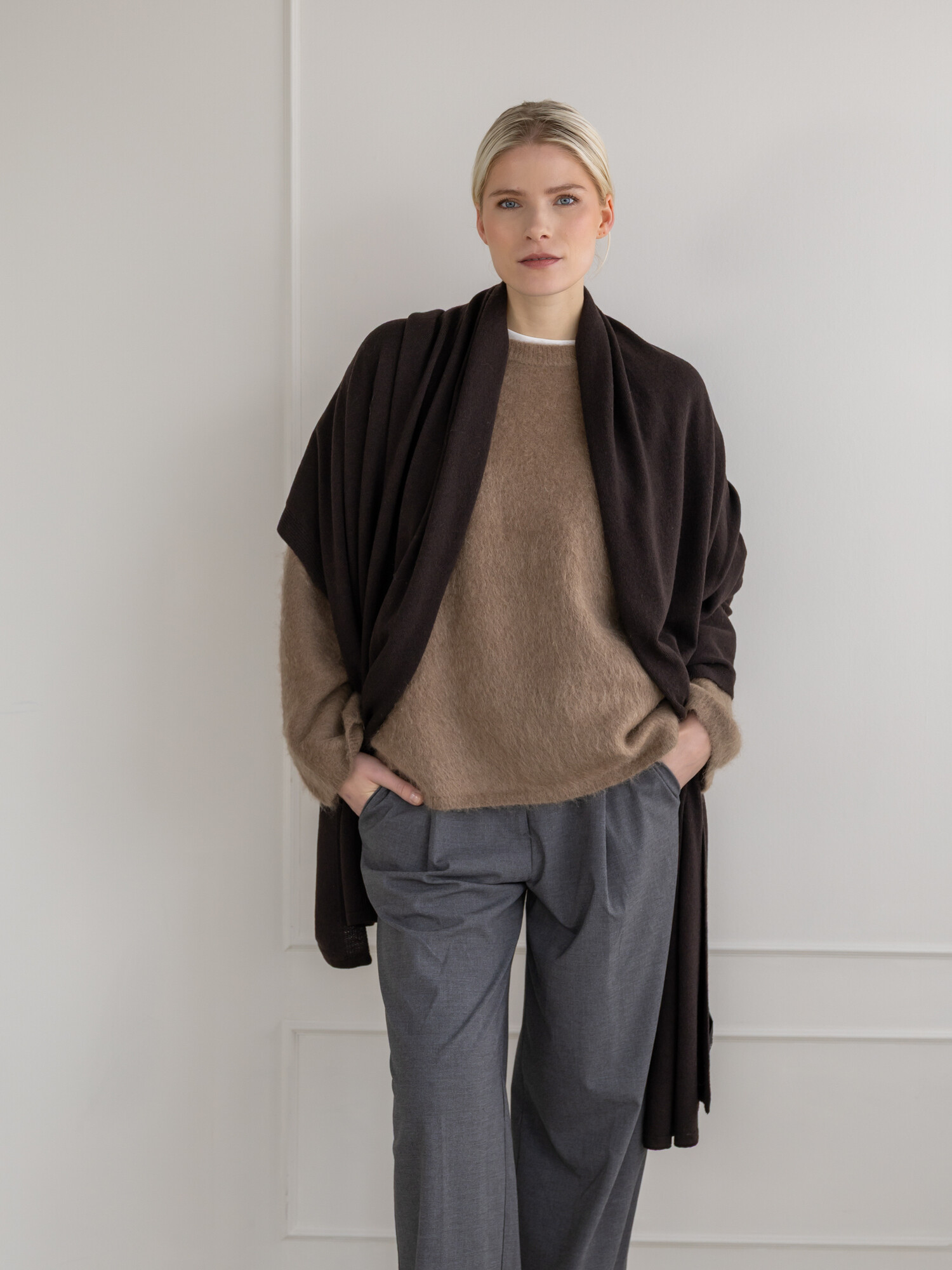 C.O.S.Y by SjaalMania Travel Wrap Cosy Chic Dark Brown