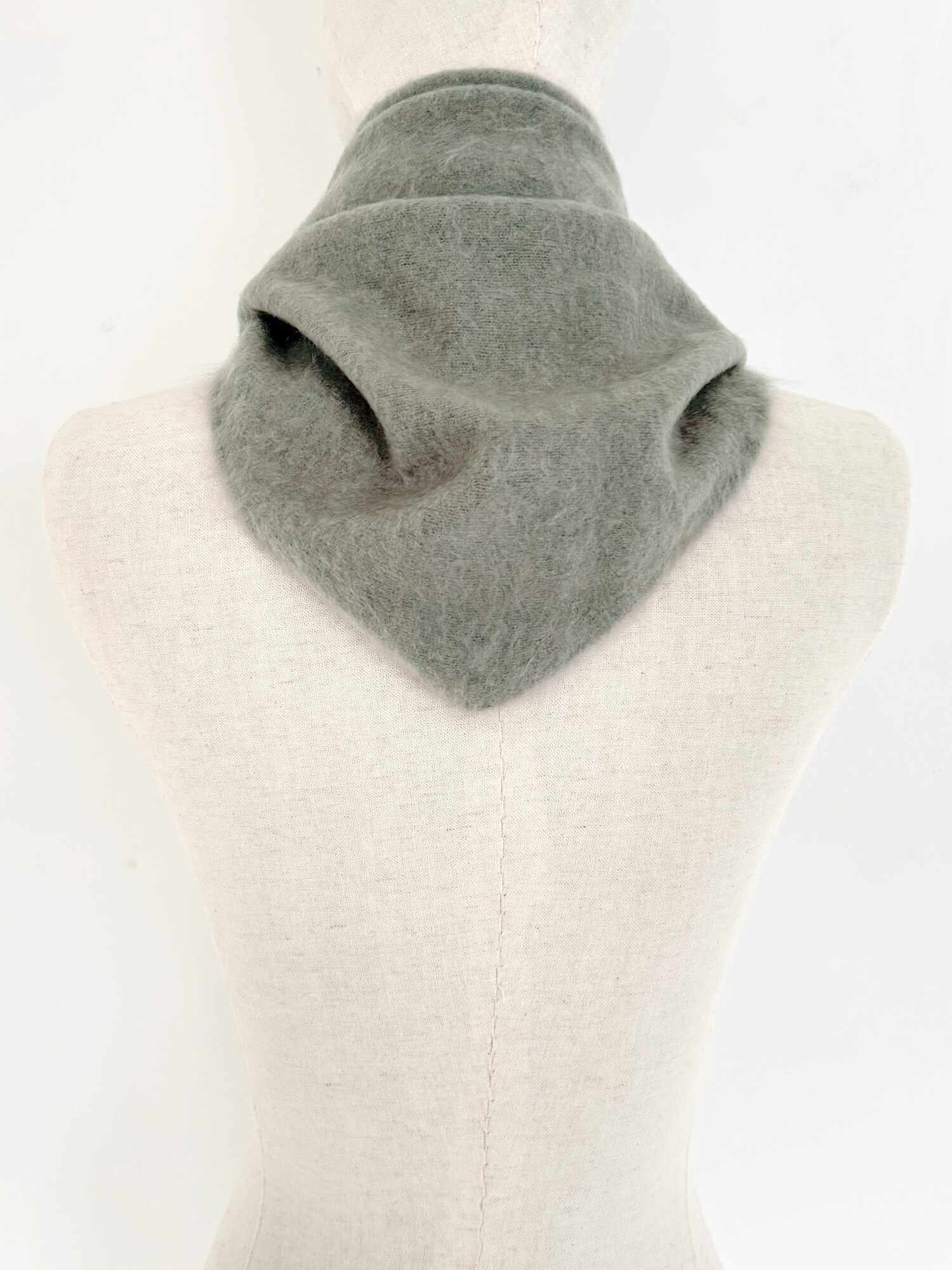 Cosy Triangle 100% Brushed Cashmere Olive