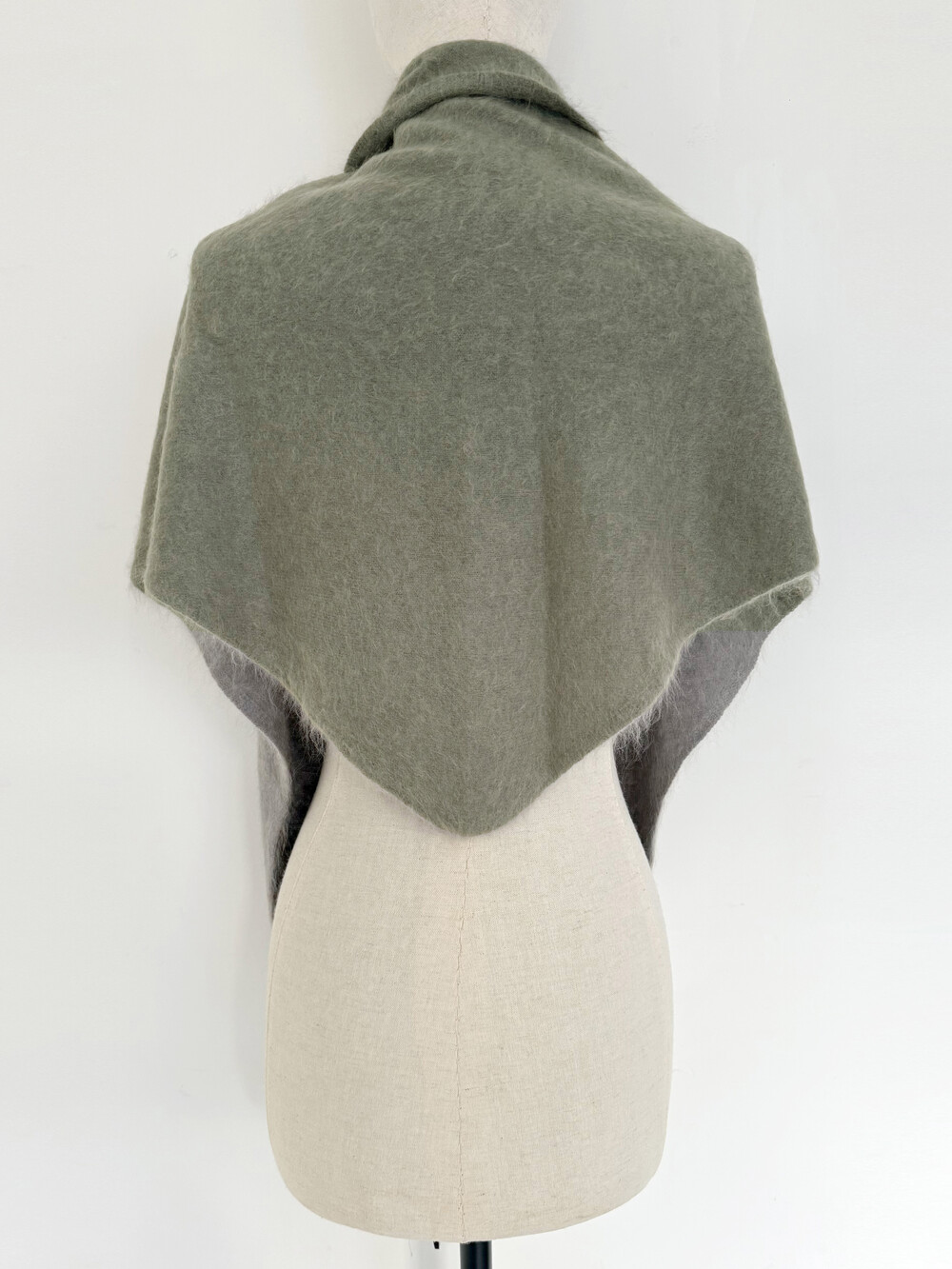 C.O.S.Y Cosy Triangle 100% Brushed Cashmere Olive
