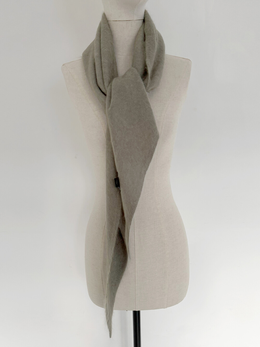 C.O.S.Y Cosy Triangle 100% gebürstetes Kaschmir Olive