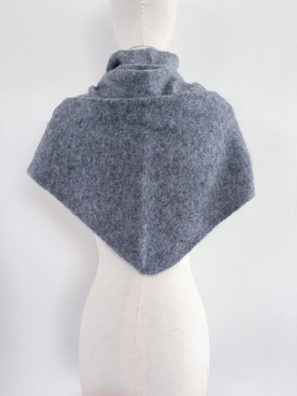 C.O.S.Y by SjaalMania Cosy Triangle 100% Brushed Cashmere Feather.